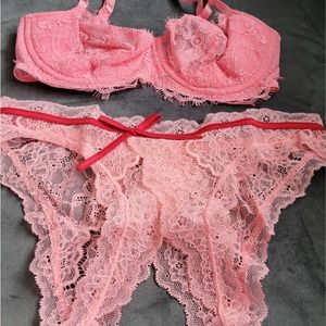 Victoria's secret crotchless lingerie set. Bra 32D panty small